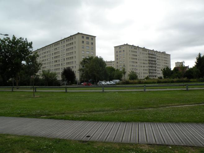  grands immeubles d'habitation proches des jardins